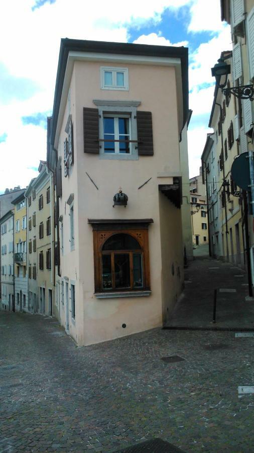 Casa Vacanze All'Angolo Trieste Exterior foto